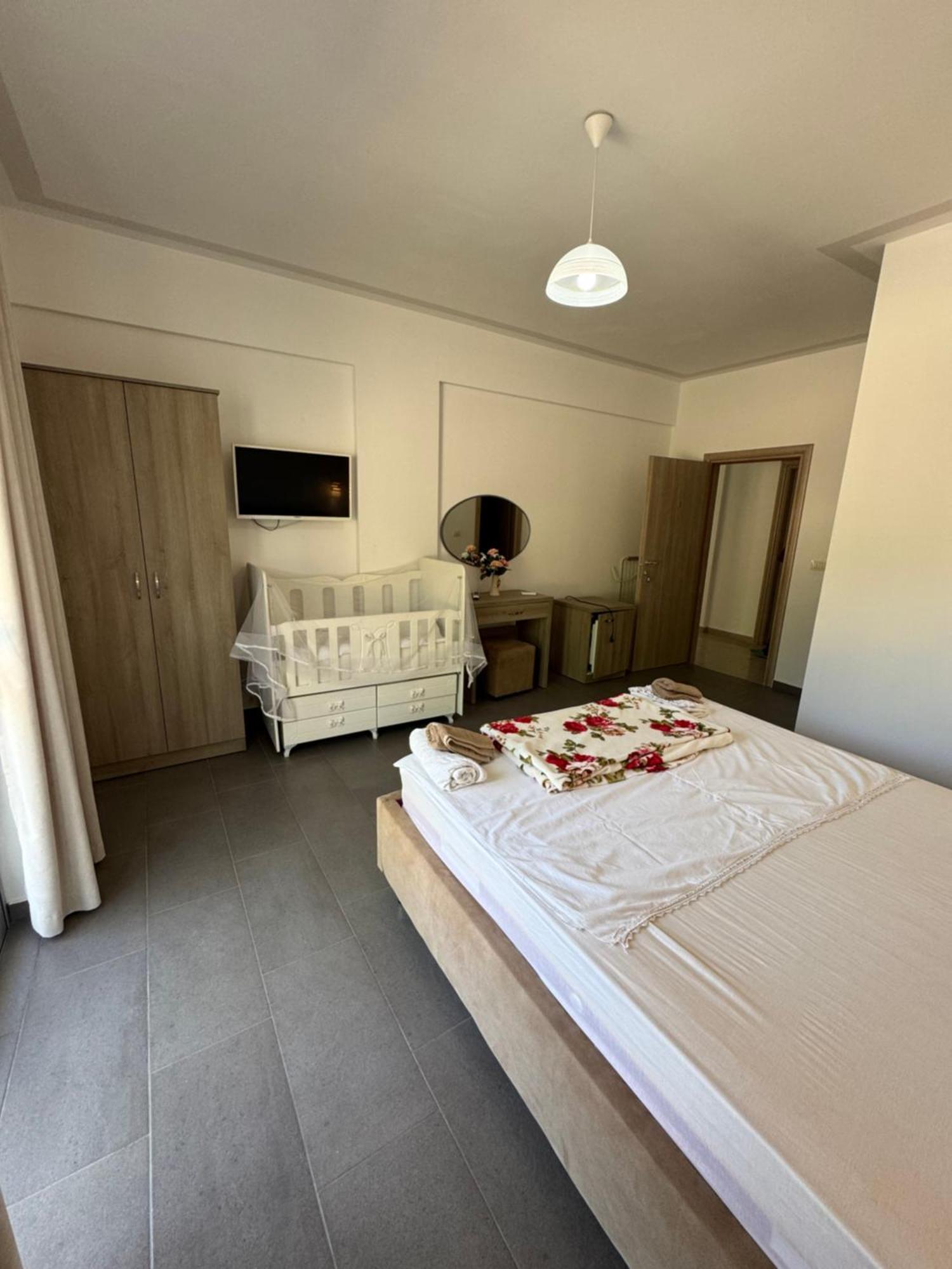 Hotel Irini Sarande Bagian luar foto