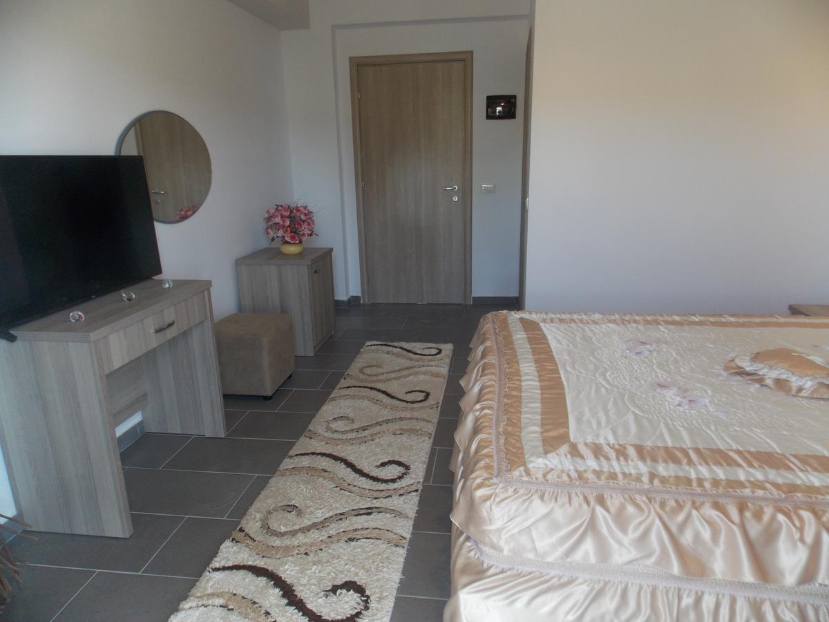 Hotel Irini Sarande Bagian luar foto