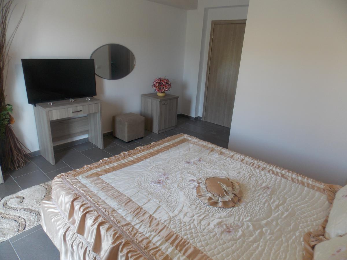 Hotel Irini Sarande Bagian luar foto