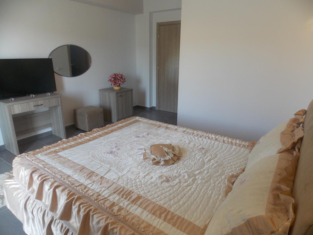 Hotel Irini Sarande Bagian luar foto